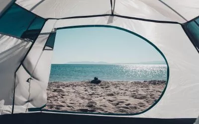 La tente moustiquaire bébé, l’accessoire outdoor indispensable des tout petits